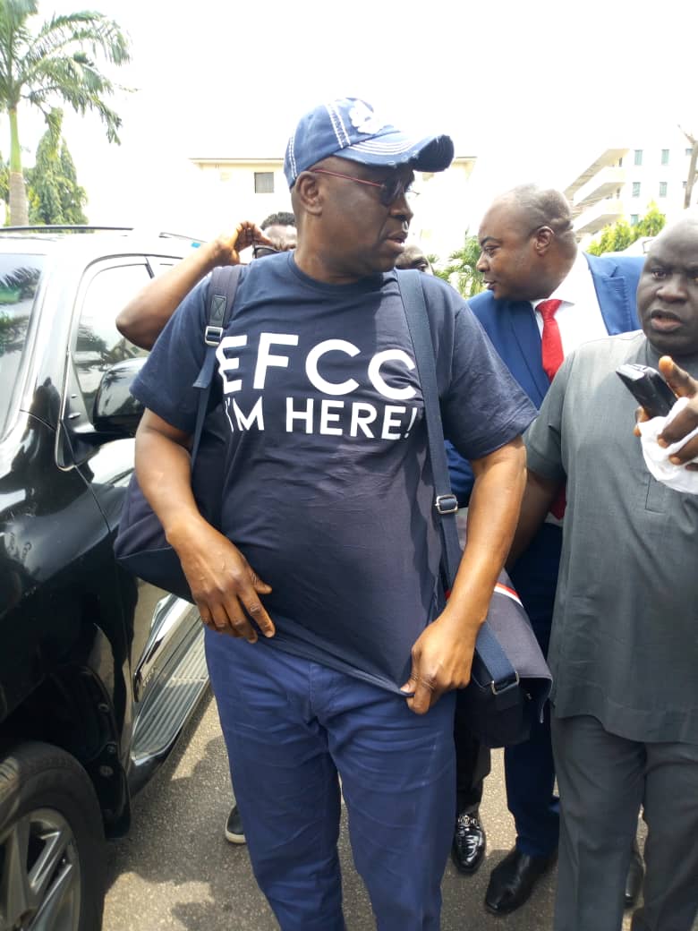 Governor Fayose arrives EFCC Office in “EFCC I’m Here” T-Shirt
