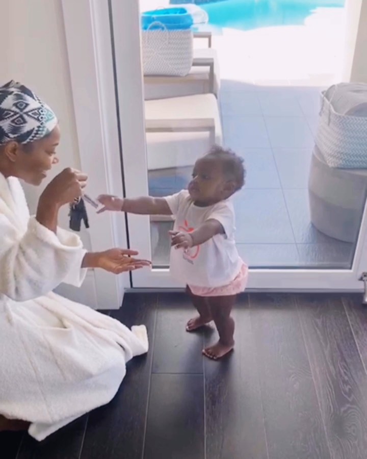 Watch The Moment Gabrielle Union Dwyane Wade S Daughter Kaavia James Took Her First Steps