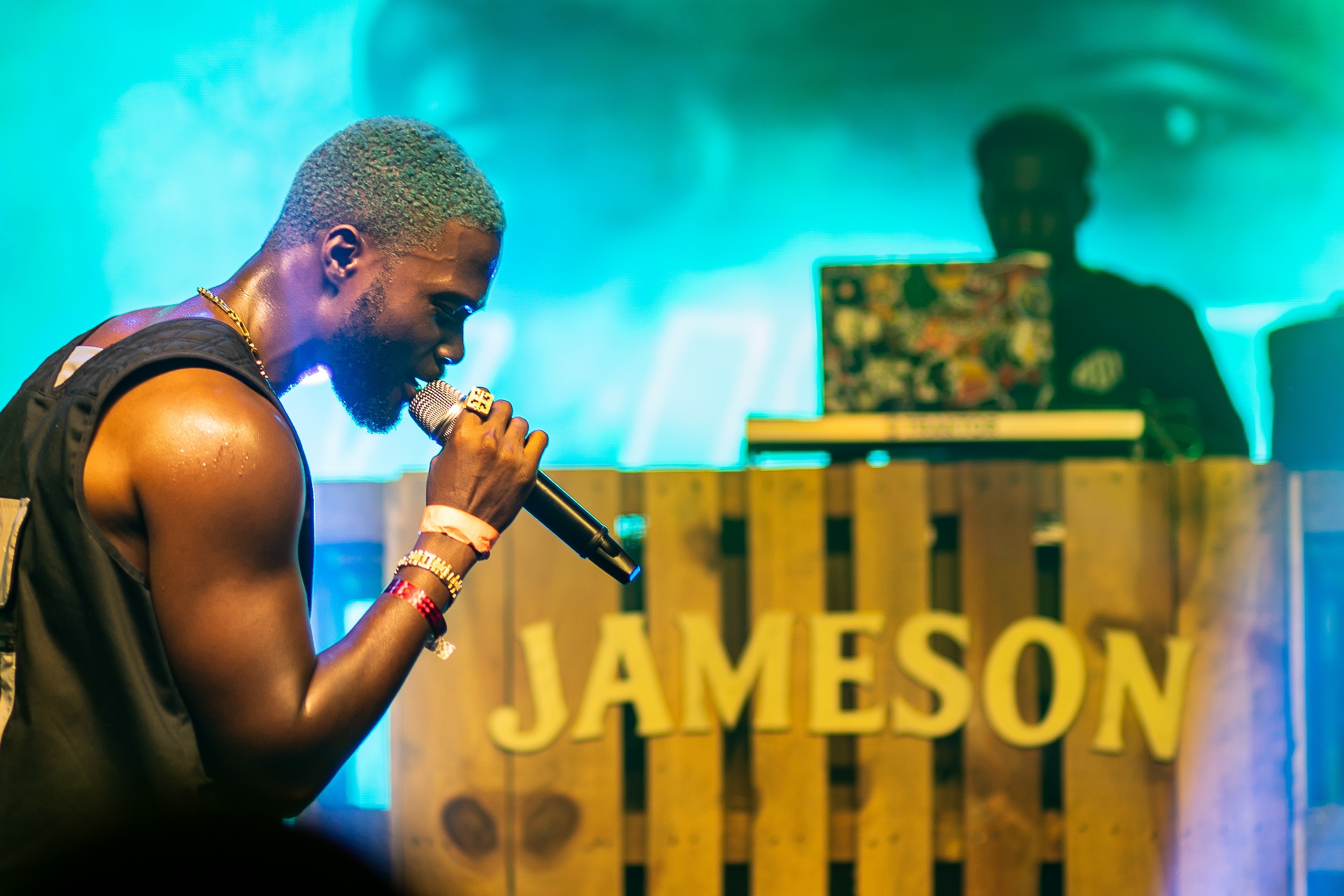 Jameson & Arte 🥳🙌🏽 Sensacional 🥃 Enjoy your weekend #jamesonkamba  #jamesonangola
