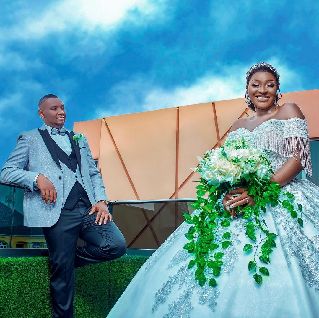 Chacha Eke Faani Celebrates 8th Wedding Anniversary with Cute Family  Portraits?