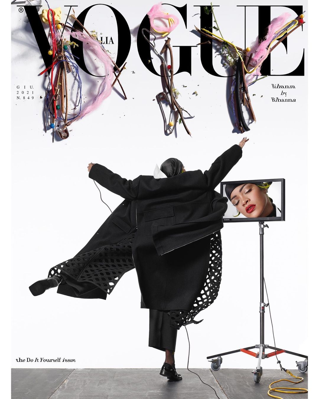 Pics| Rihanna styles herself for the cover of Vogue Italia’s ‘Do It Yourself’ issue, EntertainmentSA News South Africa