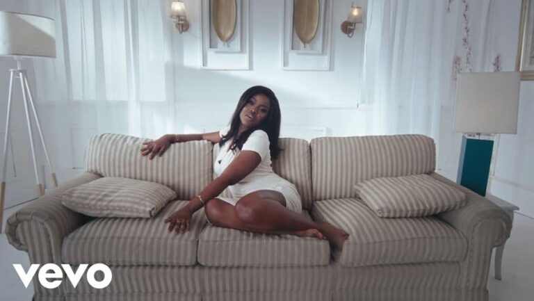 Video: Gyakie – Something