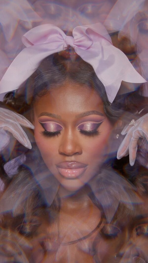 The Perfect Way to Use Your Eyelash Curler to Create a Flawless Cut