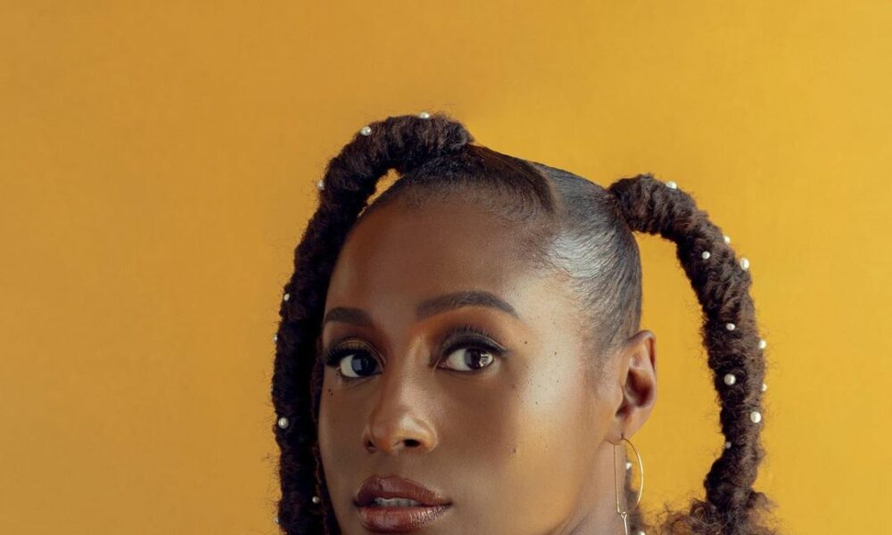 Issa Rae is Serving Major Hair & Makeup Inspo on xoNecole's Inaugural ...