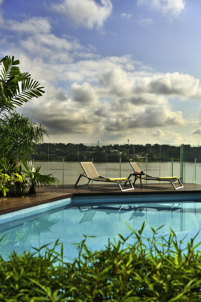 Piscine vue lagune - Pullman Abidjan