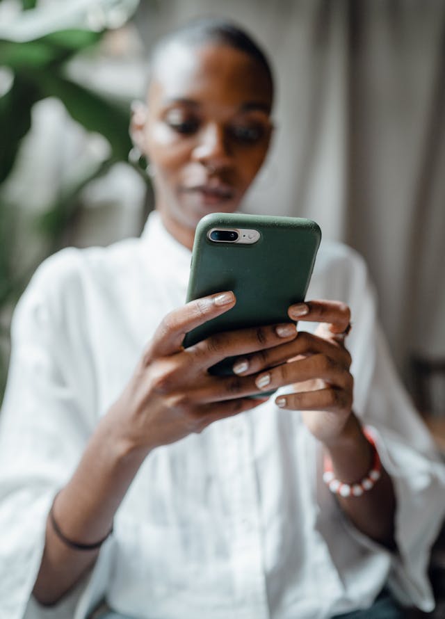 Smart Emmanuel: How to Navigate Distractions in the Digital Age