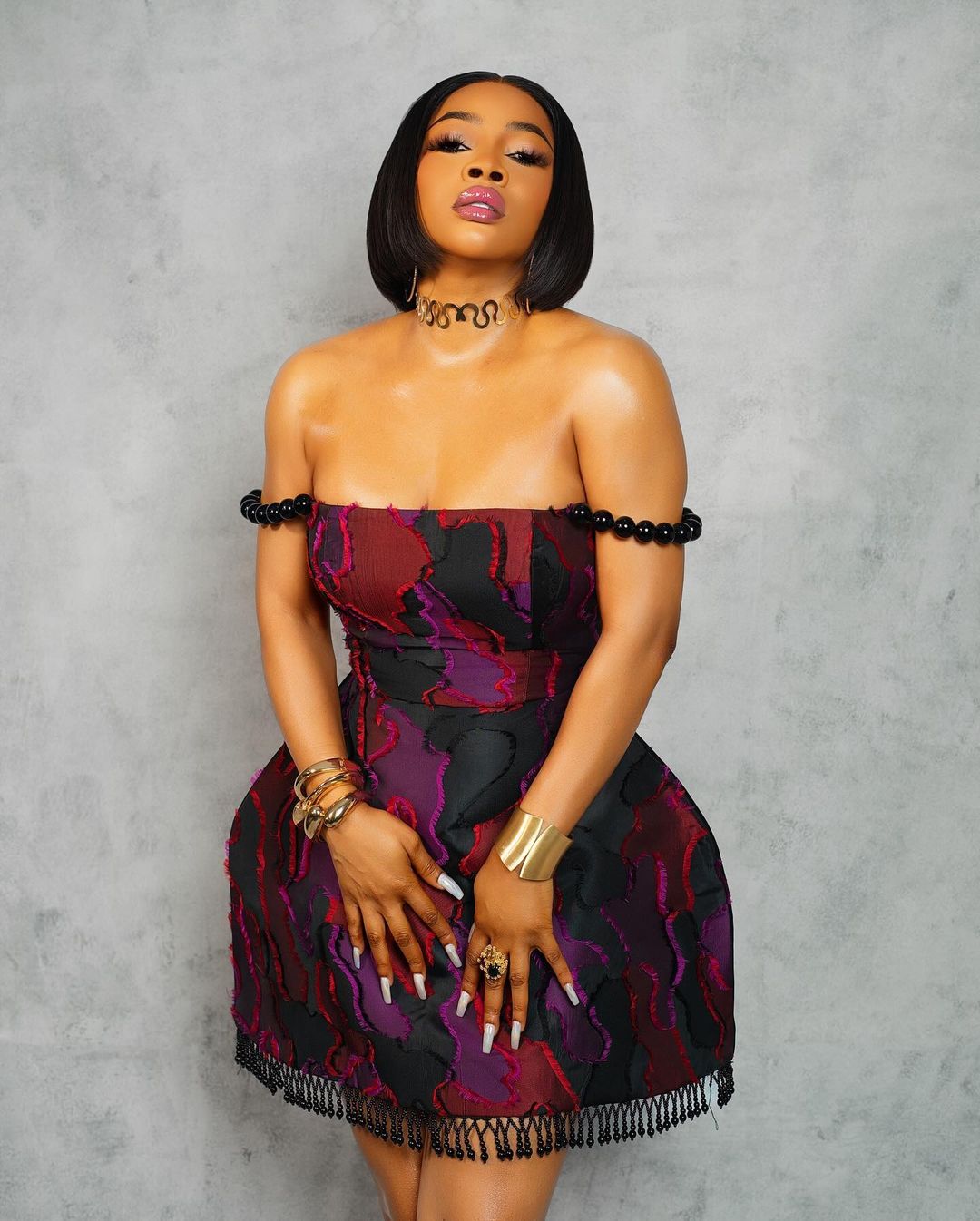 BBNaija: Toke Makinwa Looks Stunning in an Off-Shoulder Dress on this Episode of 'The Buzz' | BellaNaija