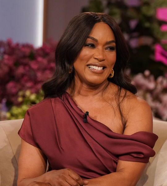 Angela Bassett's Emotional Spirit Tunnel Welcome Steals Hearts!