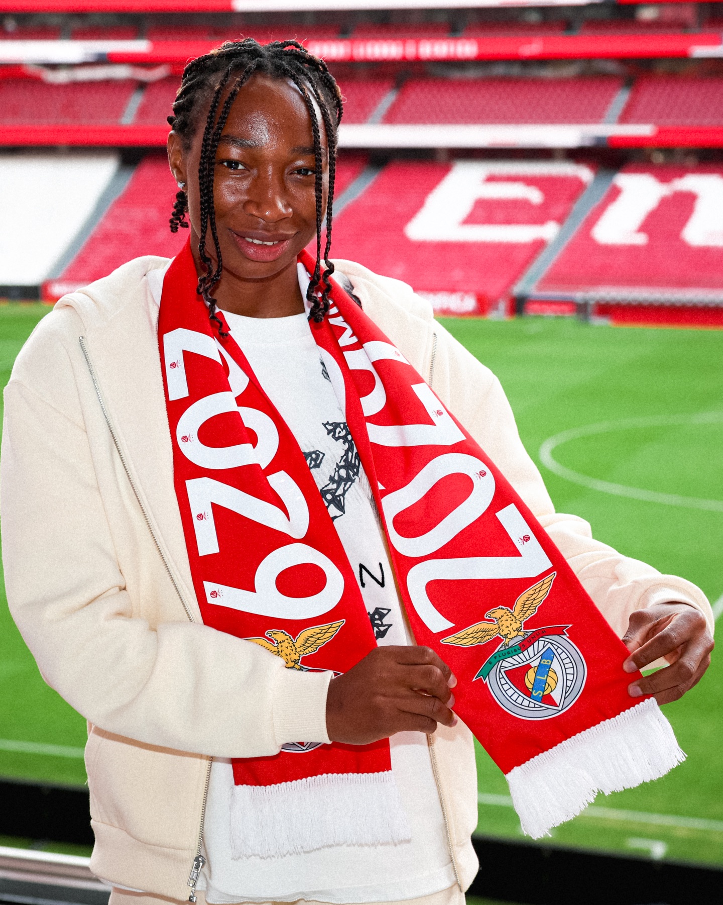 Cameroonian goalkeeper Michaely Bihina wearing a red SL Benfica scarf at Estádio da Luz during her official signing presentation.