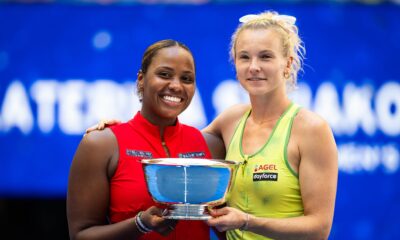 Katerina Siniakova and Taylor Townsend holding the US Open Women's Doubles trophy together.