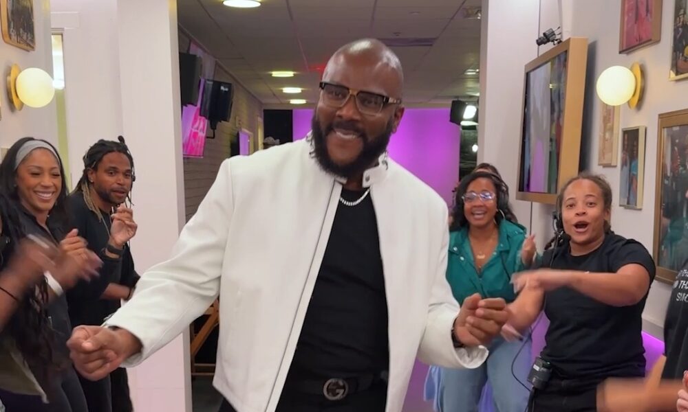 Watch Tyler Perry Dance Through The Jennifer Hudson Show Spirit Tunnel