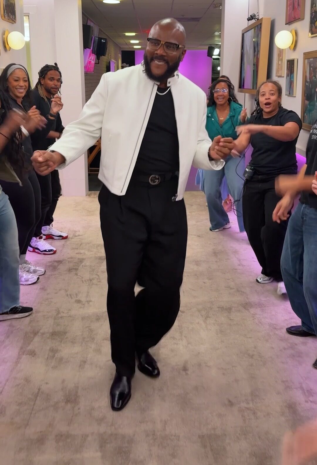 Watch Tyler Perry Dance Through The Jennifer Hudson Show Spirit Tunnel